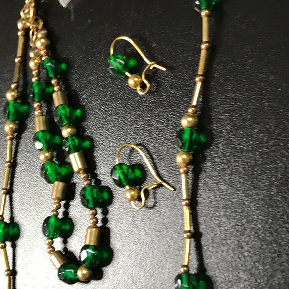 15 1/2" Green and Gold Necklace Set - Picture 1 of 8